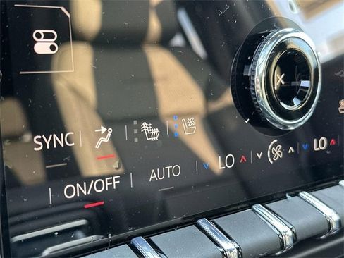 New 2026 GMC Yukon XL Denali w/ Denali Reserve Package image 18