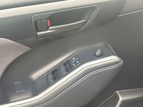 Used 2022 Toyota Highlander LE image 35