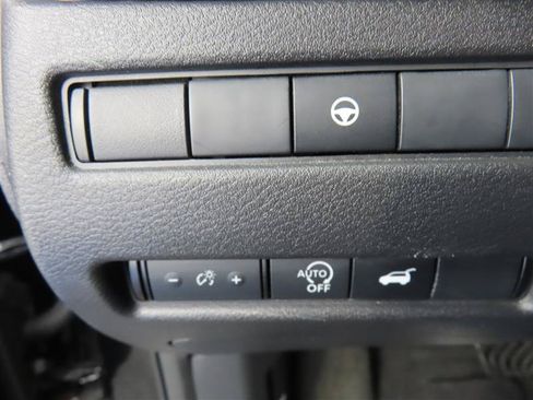 Used 2024 Nissan Rogue SV FWD image 17