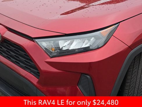 Used 2022 Toyota RAV4 LE image 37