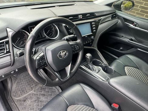 Used 2020 Toyota Camry SE image 3
