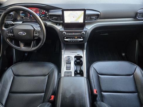 Certified 2020 Ford Explorer XLT w/ Equipment Group 202A image 19