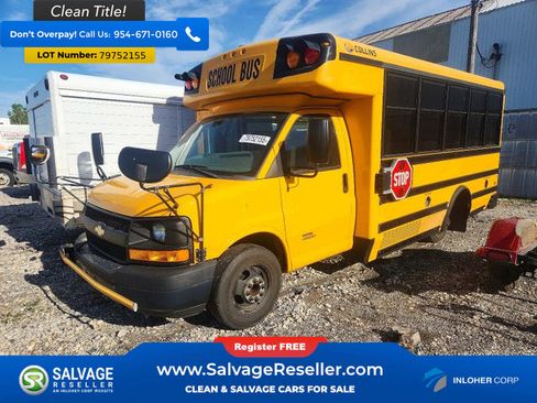 Used 2013 Chevrolet Express 4500 RWD image 3