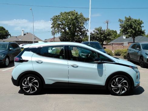Used 2023 Chevrolet Bolt LT FWD image 5