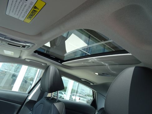 New 2025 Hyundai Elantra Limited image 10