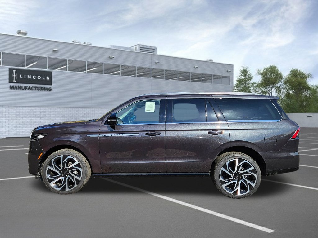 New 2027 Lincoln Navigator Reserve AWD/4WD image 2