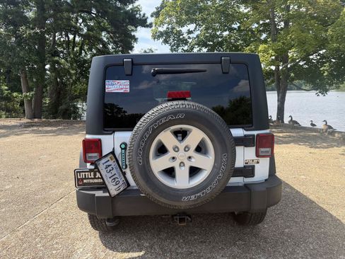 Used 2018 Jeep Wrangler Unlimited Sport S AWD/4WD image 4