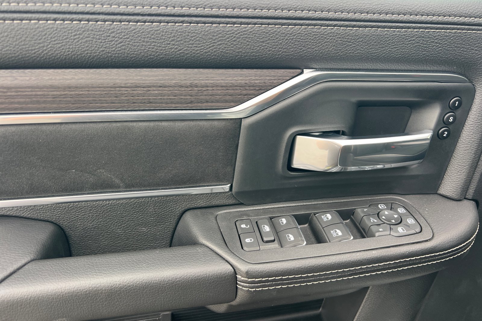 New 2026 RAM 3500 Laramie AWD/4WD image 14