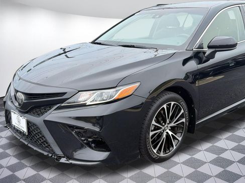 Used 2018 Toyota Camry SE FWD image 25
