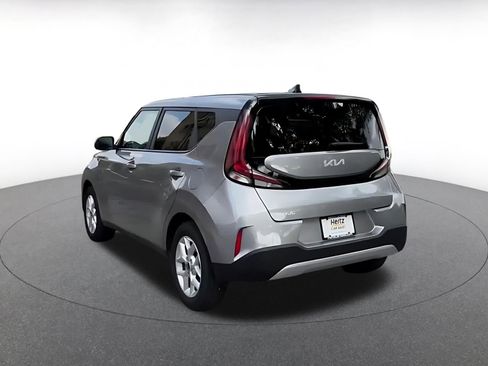 Used 2025 Kia Soul LX w/ LX Technology Package FWD image 11