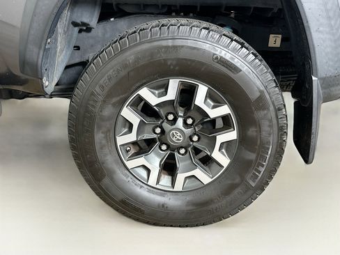 Used 2016 Toyota Tacoma TRD Off-Road w/ Towing Package image 11