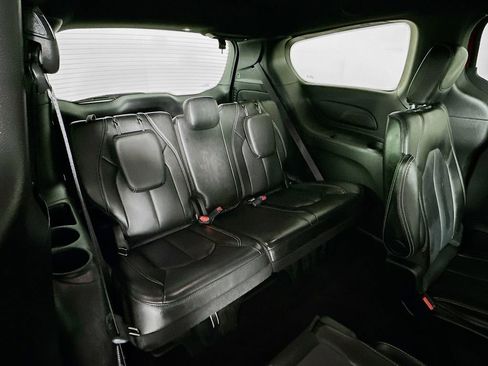 Used 2025 Chrysler Pacifica Select FWD image 33