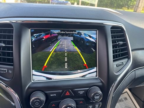 Used 2018 Jeep Grand Cherokee Limited AWD/4WD image 15