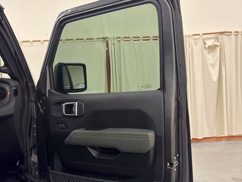 Used 2024 Jeep Gladiator Mojave image 29