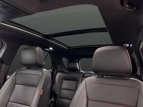 Used 2023 Chevrolet Equinox RS w/ RS Leather Package image 7