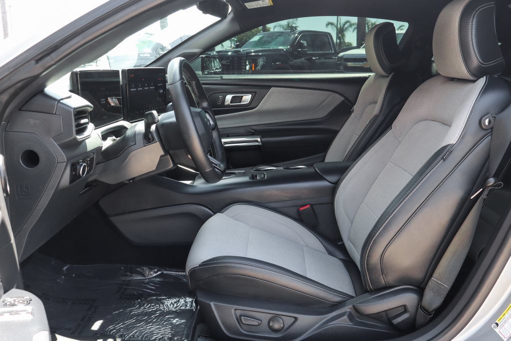 Used 2025 Ford Mustang Coupe RWD image 19