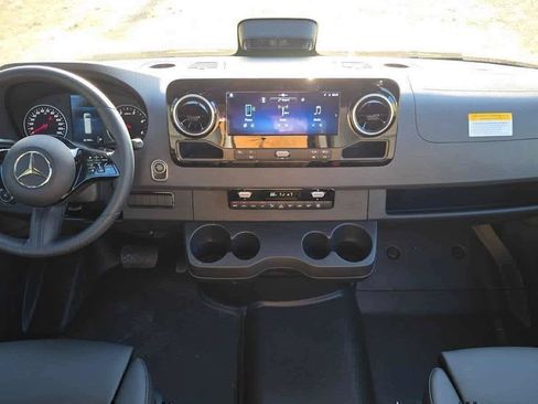Used 2025 Mercedes-Benz Sprinter 2500 image 15