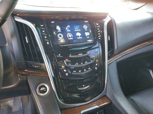 Used 2020 Cadillac Escalade Luxury image 29