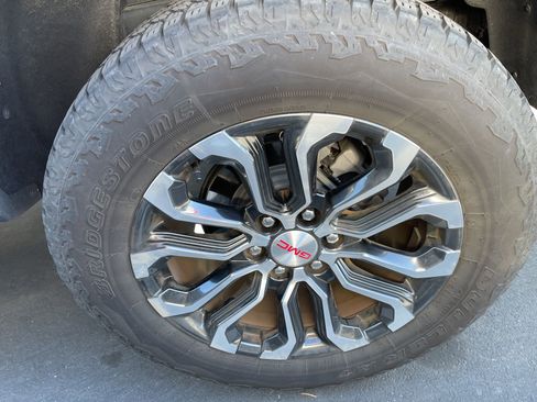 Used 2024 GMC Canyon Denali AWD/4WD image 3