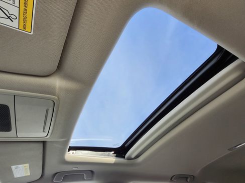 Used 2023 Honda CR-V EX-L image 2