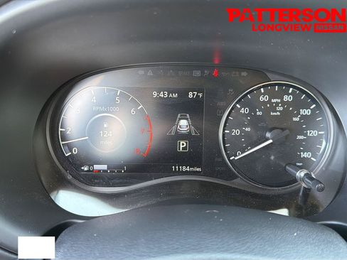 Used 2023 Nissan Kicks SR FWD image 6