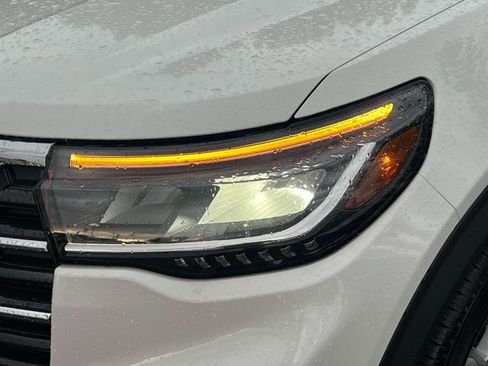 Used 2026 Ford Explorer Active AWD/4WD image 12