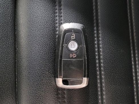 Used 2020 Ford Edge SEL image 32