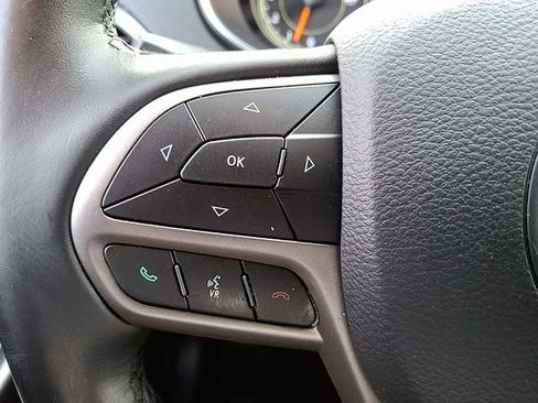 Used 2020 Jeep Cherokee Limited image 22