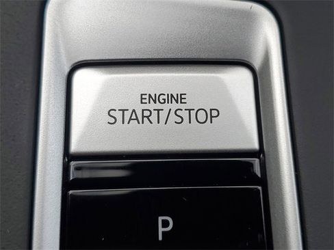 Certified 2025 Volkswagen Atlas Cross Sport SE image 33