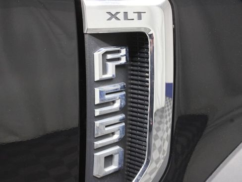 Used 2017 Ford F550 4x4 Crew Cab Super Duty w/ XLT Value Package image 51