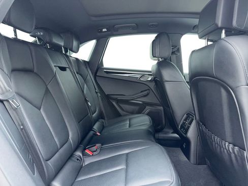 Used 2025 Porsche Macan image 17