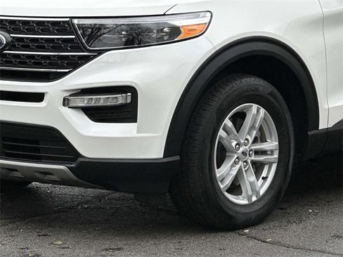 Used 2022 Ford Explorer XLT w/ Equipment Group 202A image 7
