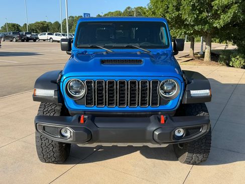 Used 2024 Jeep Gladiator Mojave AWD/4WD image 2