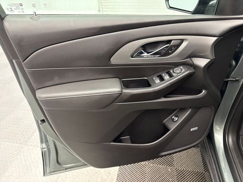 Used 2023 Chevrolet Traverse LT w/ LT Premium Package image 13