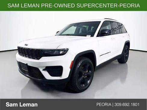 Used 2023 Jeep Grand Cherokee Altitude image 3