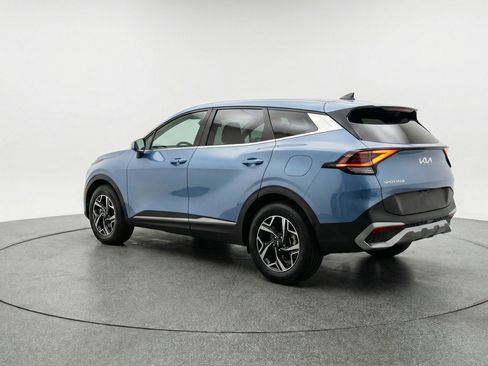 Used 2025 Kia Sportage LX image 6