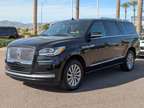 Used 2024 Lincoln Navigator L 4WD image 7