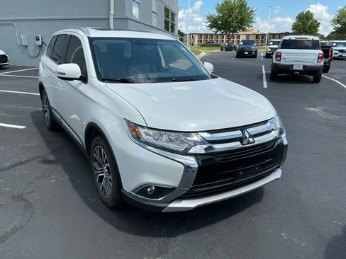 Used 2017 Mitsubishi Outlander SE AWD/4WD image 2