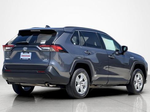 Certified 2021 Toyota RAV4 LE AWD/4WD image 5