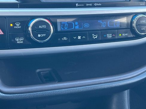 Used 2018 Toyota Highlander XLE AWD/4WD image 18