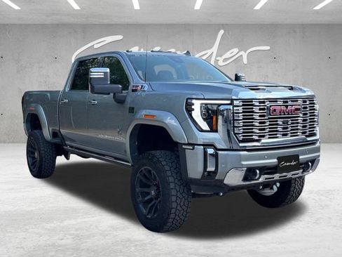 Used 2025 GMC Sierra 2500 Denali w/ Denali Reserve Package AWD/4WD image 2