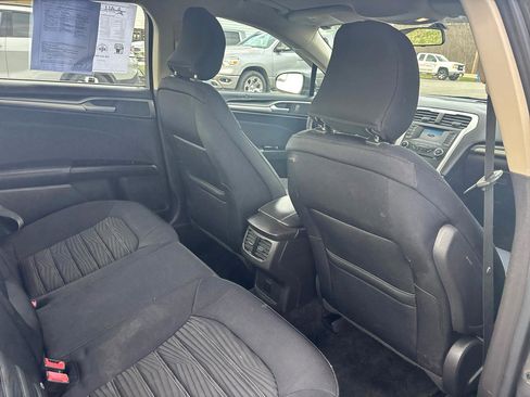 Used 2016 Ford Fusion SE image 10