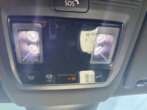 Used 2024 Volkswagen Atlas Cross Sport SE FWD image 24