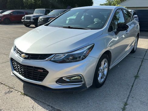 Used 2018 Chevrolet Cruze LT w/ LT Convenience Package FWD image 1