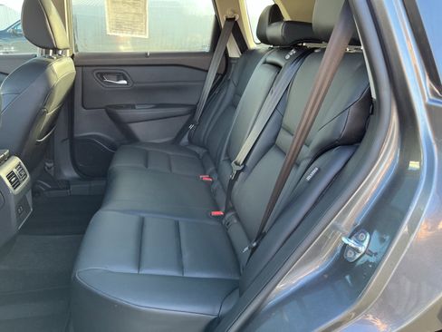 Used 2023 Nissan Rogue SV w/ SV Premium Package image 17