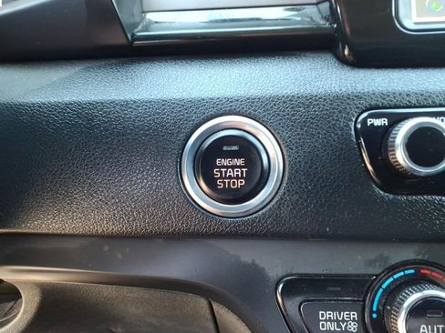 Used 2019 Kia Niro Touring image 16