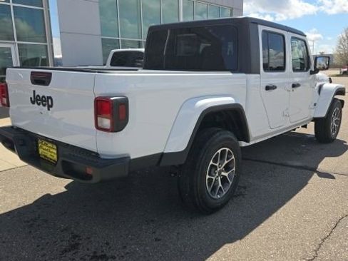 New 2025 Jeep Gladiator Sport image 5