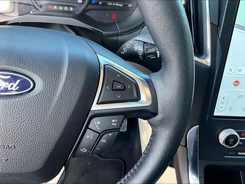 Used 2022 Ford Edge Titanium AWD/4WD image 16