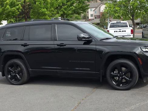 Used 2021 Jeep Grand Cherokee L Laredo AWD/4WD image 2