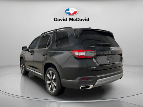Used 2025 Honda Pilot Touring image 4
